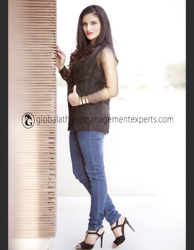 Hello_Pakistan_Walk_A_Mile_Campaign_Insignia_Shoes_Kiran_Khan_Swimmer_Pakistan_Shoot_4